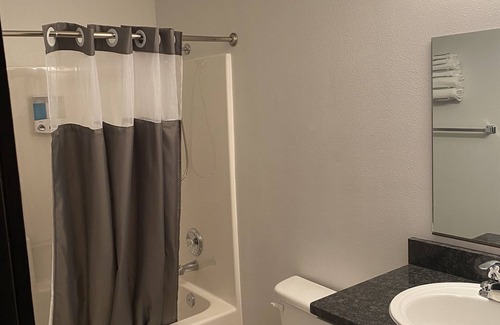 Davenport Apartment | Discover a Modern Retreat by Lake Roosevelt's Beauty
