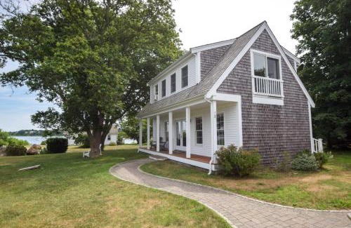 Orleans House | Updated Hotel Steps from Water - Pet & Child Friendly