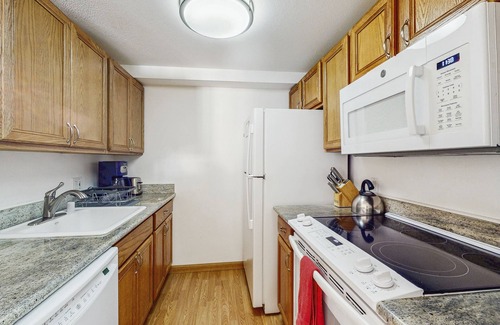 Downtown Seattle Apartment | Prime Newmark Condo with Pool, Hot Tub & Fitness Room