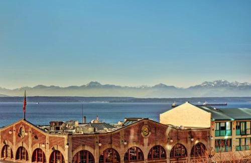 Downtown Seattle Apartment | Relax at Newmark Tower: 4-Star Hotel with Pool & Hot Tub