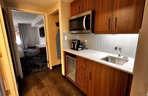 York Regional Municipality Hotel | Comfortable Newmarket Hotel & Suites with Spa and Breakfast
