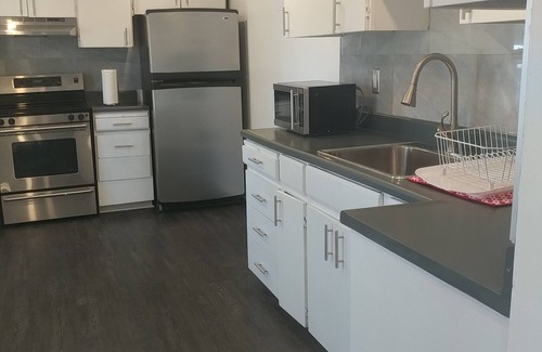 Newmarket House | Newmarket 3-Bedroom Apartment with Pool and Two Parking Spots