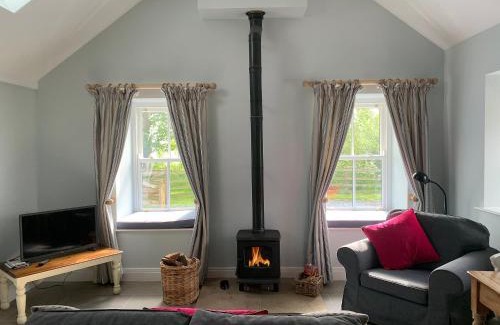 Hallington House | Unforgettable Stay at Newonstead Bothy - Pet Friendly Retreat