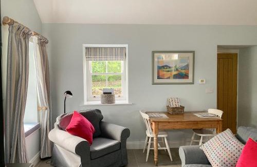 Hallington House | Unforgettable Stay at Newonstead Bothy - Pet Friendly Retreat