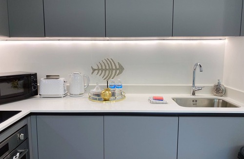 Great Linford Apartment | Stylish Newpointe Serviced Apartment with Breakfast Included