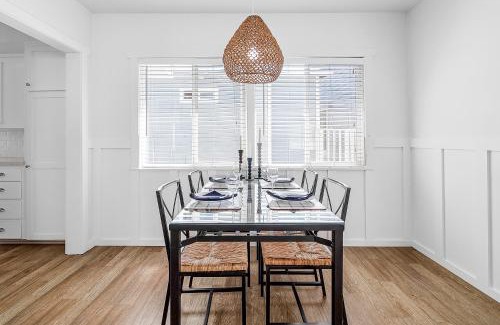 West Newport House | Coastal Comfort in Newport: 4-Star Family-Friendly Stay