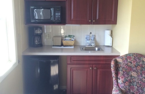 Jamestown Condo | Discover Oceanfront Bliss: Newport Just a Ferry Ride Away!
