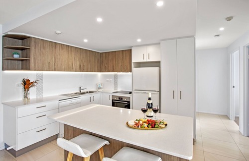 Mooloolaba Hotel | Relax at Newport Mooloolaba: 4-Star Pool & Spa Retreat