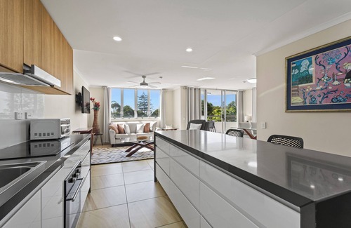 Mooloolaba Hotel | Relax at Newport Mooloolaba: 4-Star Pool & Spa Retreat