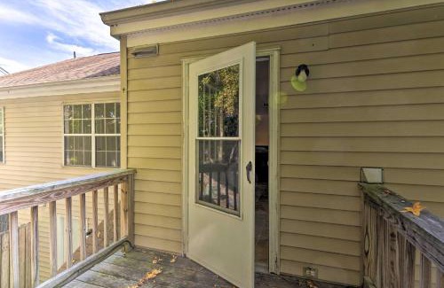 Newport News Apartment | Relaxing Newport News Condo with Balcony Near Lake!