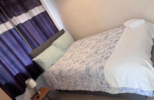 Newport Pagnell House | Cozy Newport Pagnell Guest House with Hot Tub Amenities