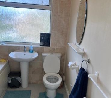 Newport Pagnell House | Cozy Newport Pagnell Guest House with Hot Tub Amenities