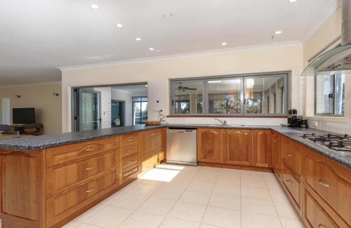 Yamba House | Idyllic Newport Retreat with Ocean Views for Families