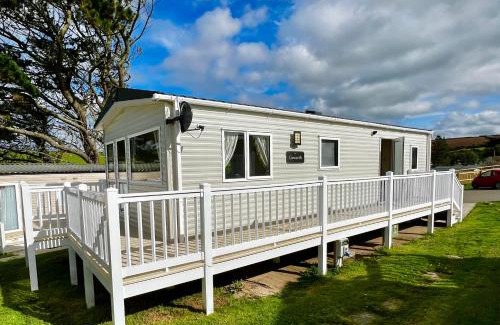 Newquay House | Newquay Bay Resort: Family-Friendly Getaway with Pool & Hot Tub