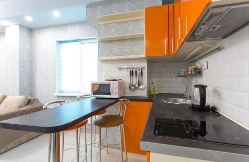 Kharkiv Apartment | Discover NewStyle: Family-Friendly with Breakfast & Hot Tub