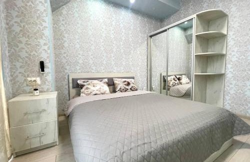 Kharkiv Apartment | Discover NewStyle: Family-Friendly with Breakfast & Hot Tub