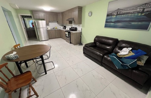 Surrey Newton House | Newton Suite