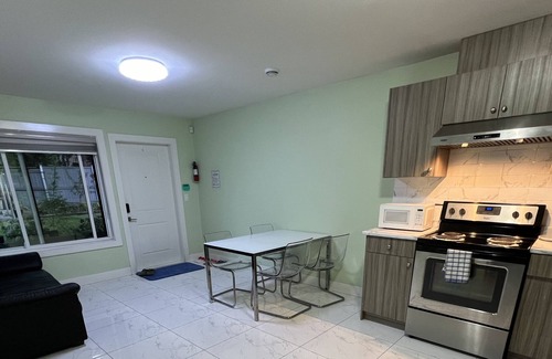 Surrey Newton House | Newton Suite