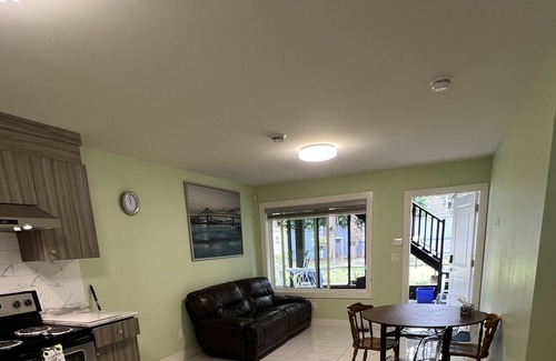 Surrey Newton House | Newton Suite