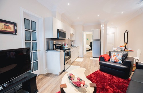 Brampton Bed & Breakfast | Discover Newton Villa: Family-Friendly Stay with Breakfast