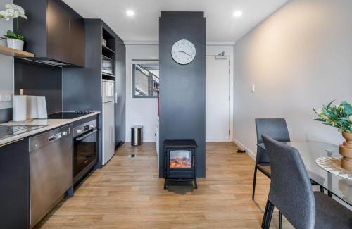 Newtown Apartment | Newtown Tranquility Spacious 2-Bedroom Apartment