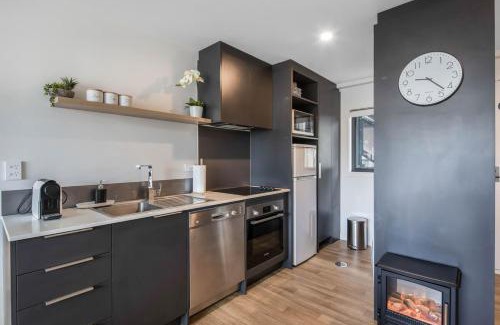Newtown Apartment | Newtown Tranquility Spacious 2-Bedroom Apartment
