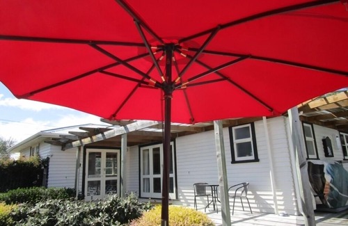 Martinborough House | Experience NewYorkNewYork: High-Speed Internet & Pool Access