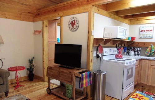 Eustis House | Top-Rated Hotel with Ocean View & Pet-Friendly Amenities