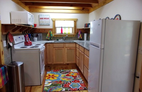 Eustis House | Top-Rated Hotel with Ocean View & Pet-Friendly Amenities