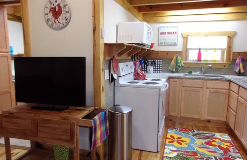 Eustis House | Top-Rated Hotel with Ocean View & Pet-Friendly Amenities