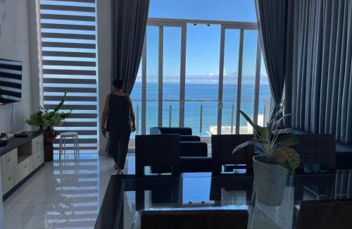Kollupitiya Apartment | Inviting Getaway Next to the Indian Ocean with Pool Access