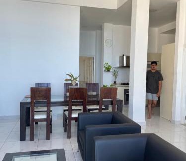 Kollupitiya Apartment | Inviting Getaway Next to the Indian Ocean with Pool Access