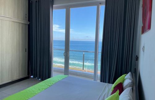 Kollupitiya Apartment | Inviting Getaway Next to the Indian Ocean with Pool Access