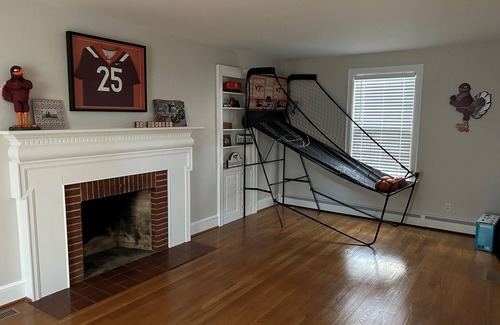 Miller Southside House | Convenient Stay Near Campus with Breakfast Included!