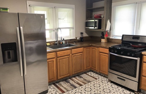 Hemlock House | Ideal Getaway Near Championship Park with Pet-Friendly Perks