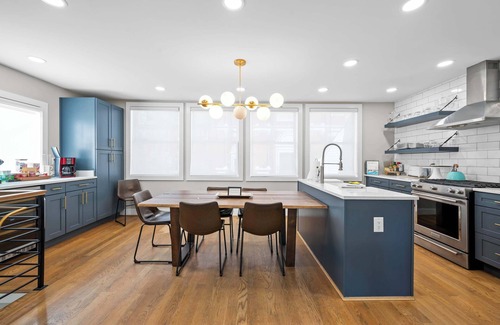 Mount Adams House | Exceptional Stay at Monastery Guest House with Family-Friendly Amenities