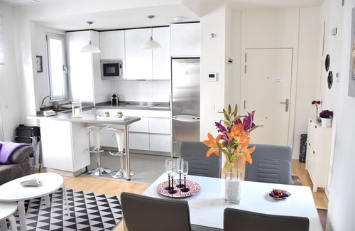 San Bernardo Apartment | Premier Location Near Santa Cruz with Free Parking