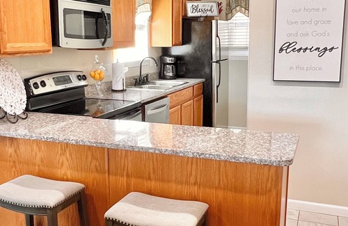 Indian Point Condo | Ideal Getaway Near SDC & Table Rock Lake with Hot Tub