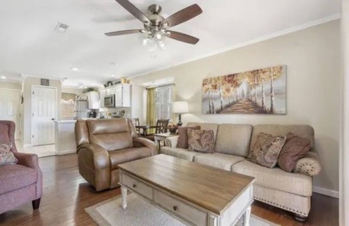 Indian Point Condo | Convenient Stay by Table Rock Lake with Pool and Spa Access