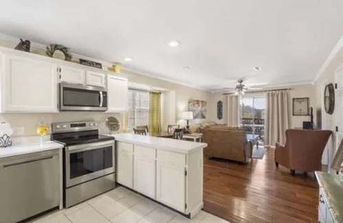 Indian Point Condo | Convenient Stay by Table Rock Lake with Pool and Spa Access