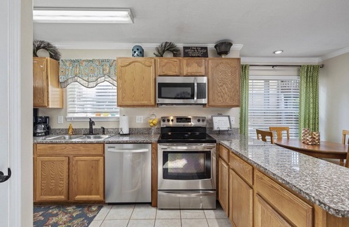 Indian Point Condo | Ideal Retreat Next to Silver Dollar City with King Master Suite