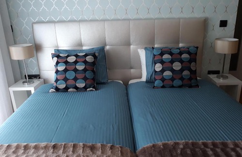 Maia House | Convenient Stay Next to the Airport with Ocean Views