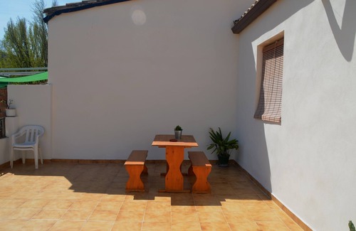 Mogon House | Riverside Retreat: Pet-Friendly Stay by Guadalquivir
