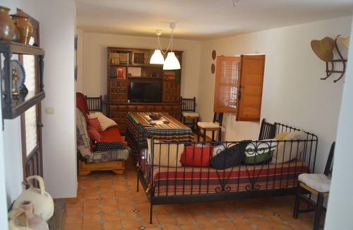 Mogon House | Riverside Retreat: Pet-Friendly Stay by Guadalquivir