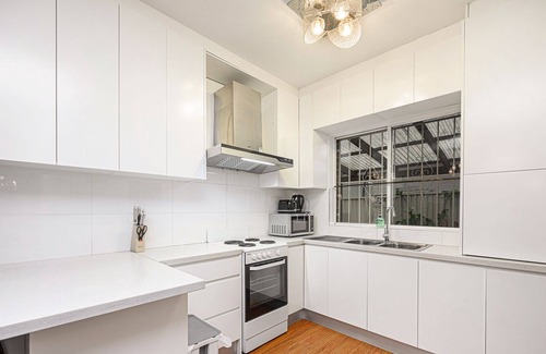Bankstown House | Kid-Friendly 3 Bedroom Townhouse Steps from Westfield