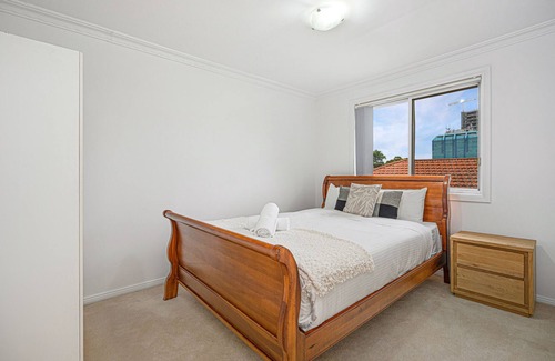 Bankstown House | Kid-Friendly 3 Bedroom Townhouse Steps from Westfield