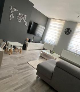 Ransart Apartment | Family-Friendly Retreat at Appartement House of Lions