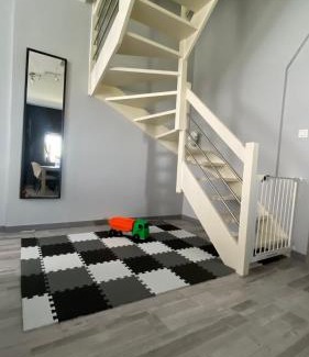 Ransart Apartment | Family-Friendly Retreat at Appartement House of Lions