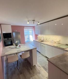Ransart Apartment | Family-Friendly Retreat at Appartement House of Lions