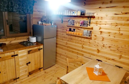 Fagetel House | Guest Rated Nexus B2: Pet-Friendly with Hot Tub Amenities